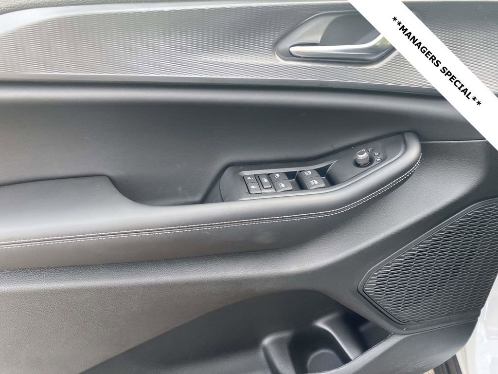 New 2025 Jeep Grand Cherokee Altitude image 42