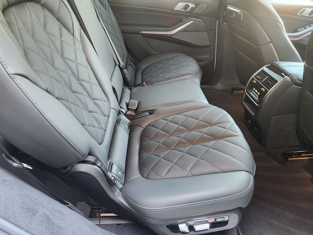 Used 2023 BMW X7 xDrive40i w/ Premium Package AWD/4WD image 30