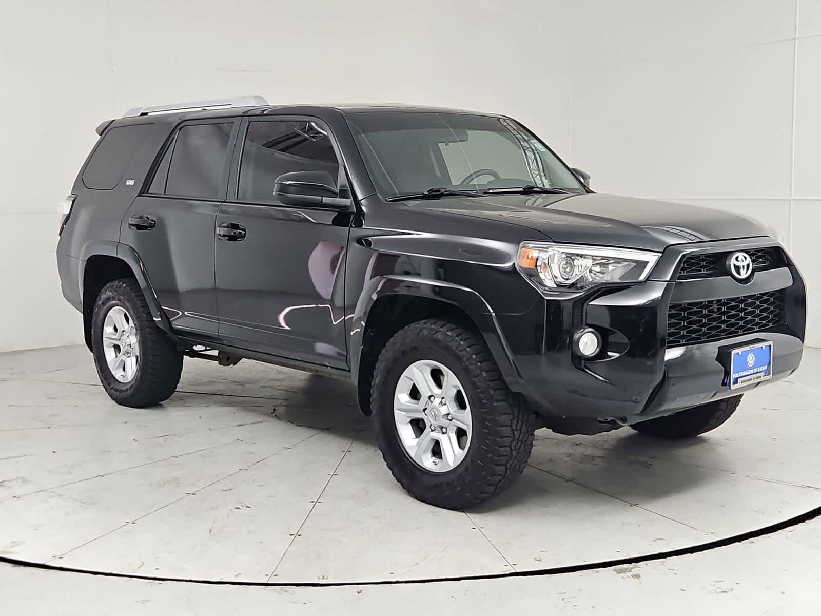 Used 2018 Toyota 4Runner SR5 AWD/4WD image 8