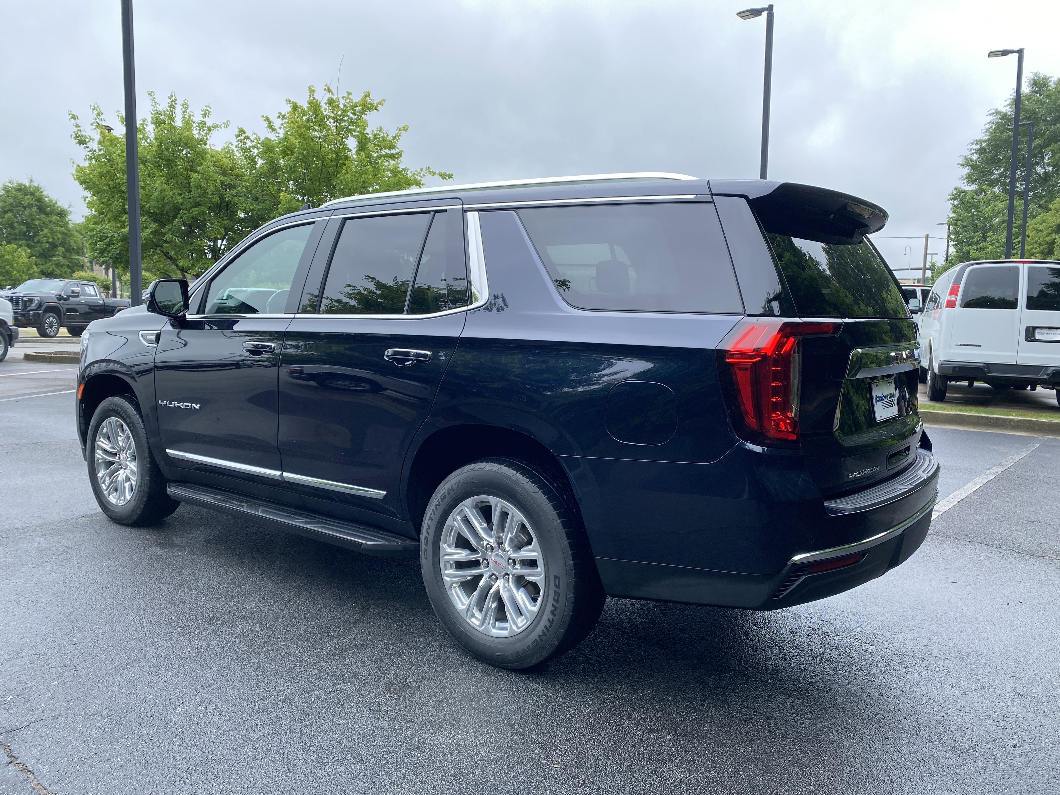 Used 2021 GMC Yukon SLT w/ SLT Premium Package AWD/4WD image 7