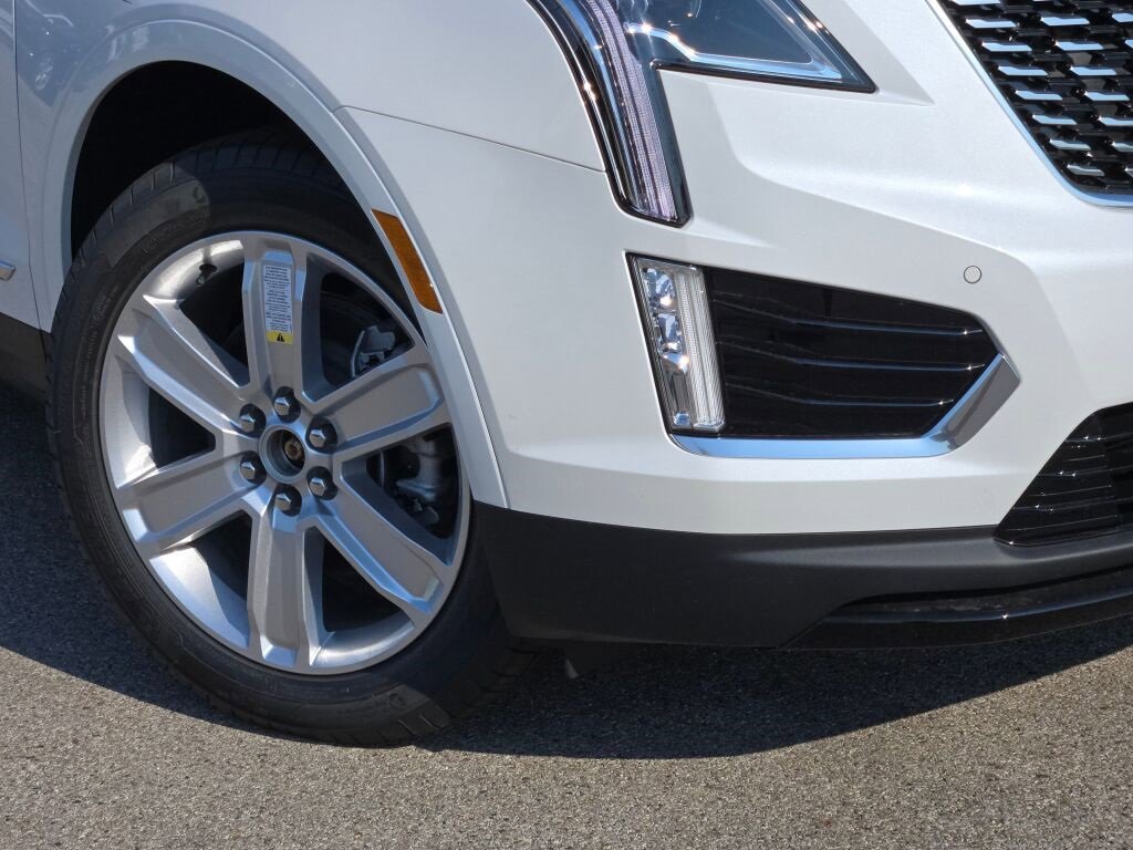 New 2025 Cadillac XT5 Luxury image 3