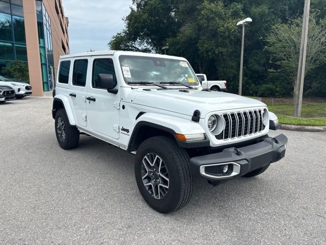 Used 2025 Jeep Wrangler Unlimited Sahara AWD/4WD image 4