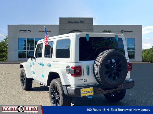 Used 2024 Jeep Wrangler Unlimited Sahara AWD/4WD image 3