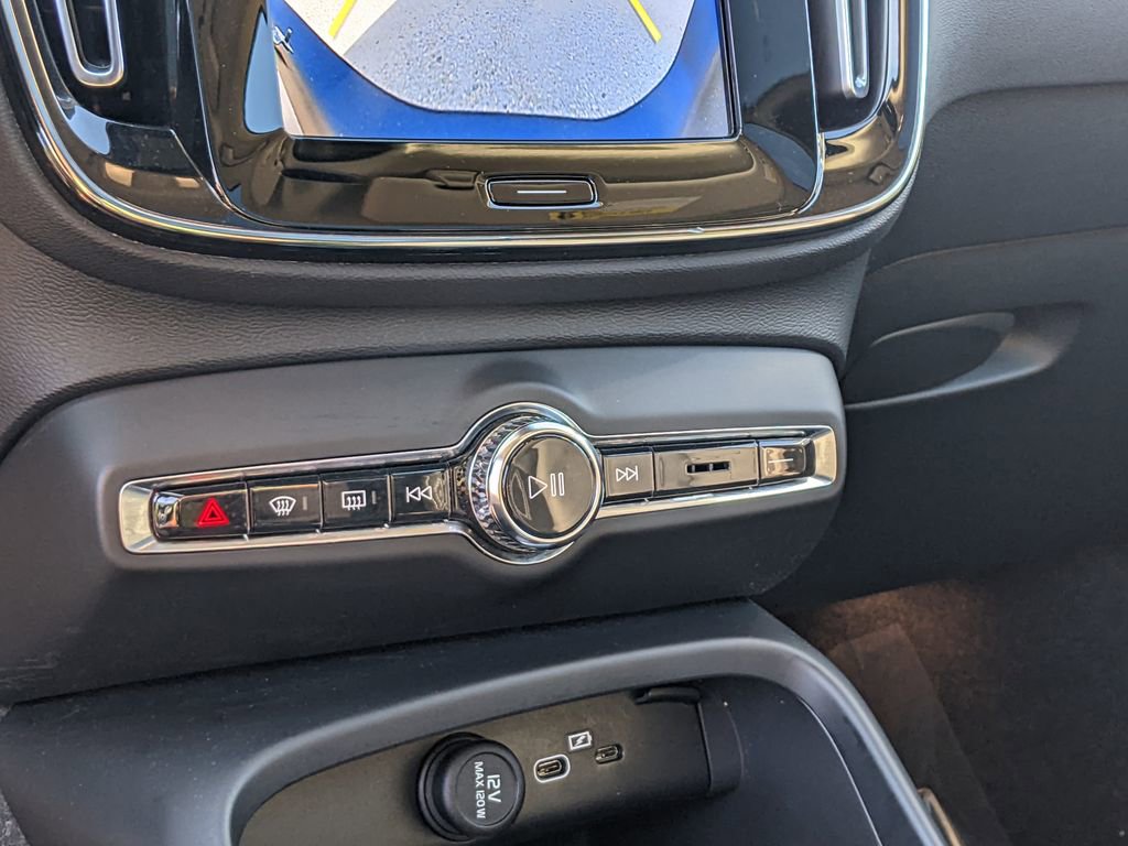 Certified 2023 Volvo XC40 B5 Plus w/ Driver Assist Package AWD/4WD image 17