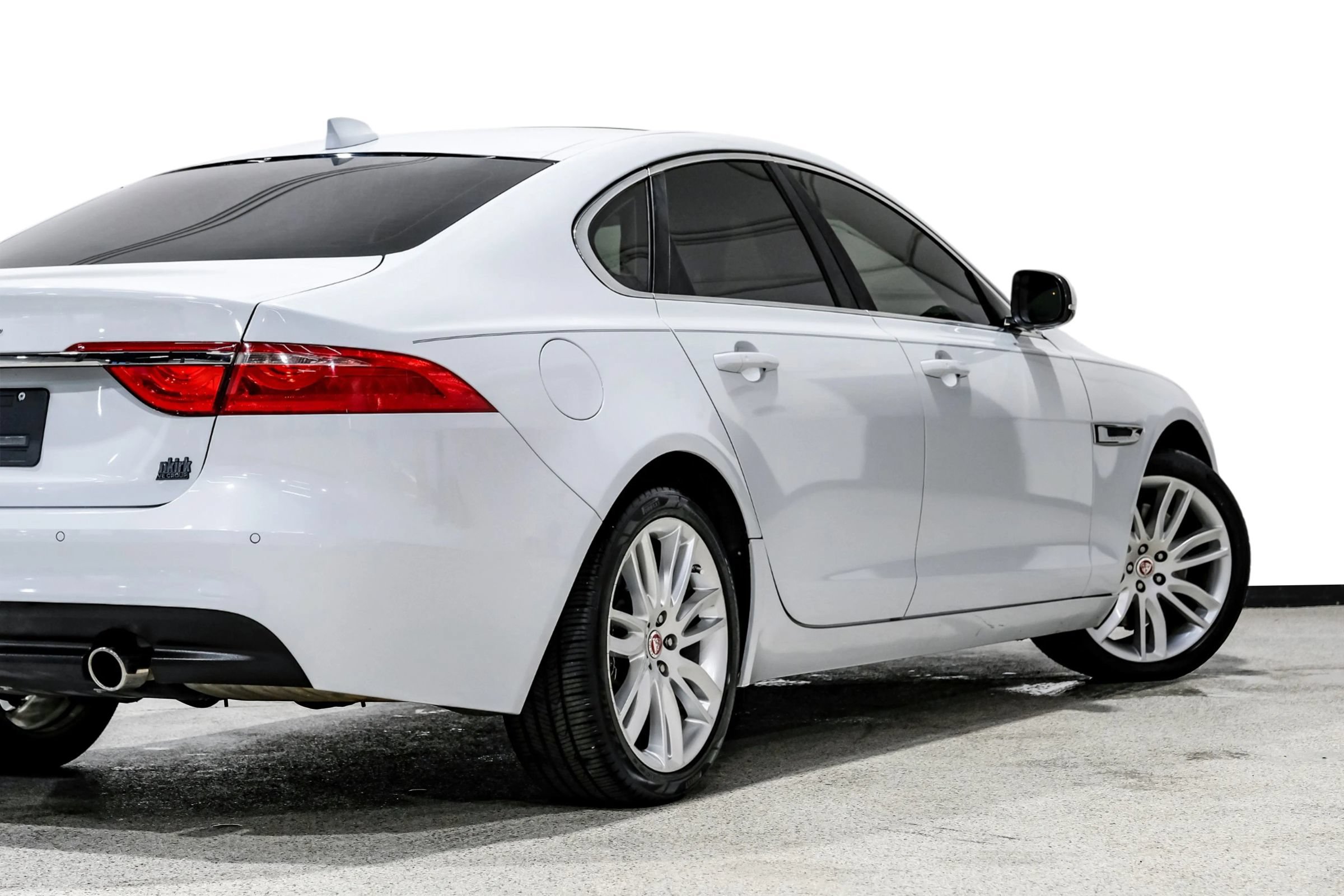Used 2018 Jaguar XF Portfolio RWD image 13