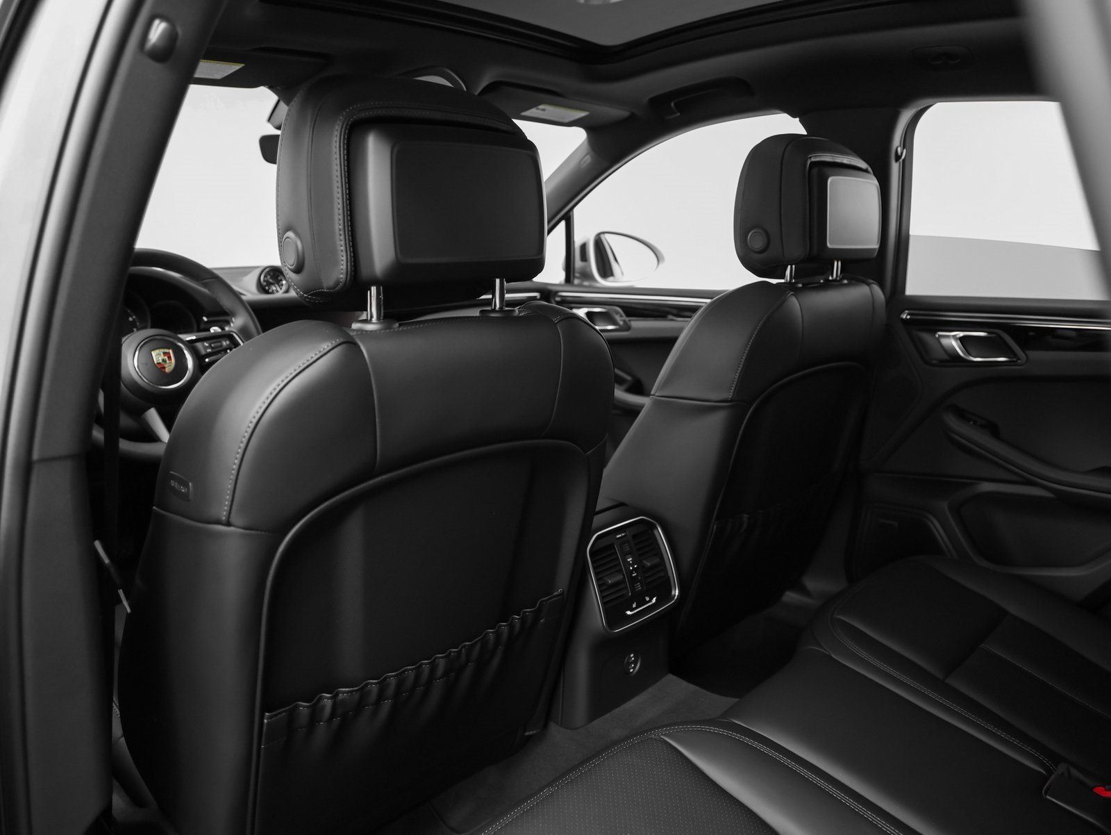 Certified 2025 Porsche Macan image 35