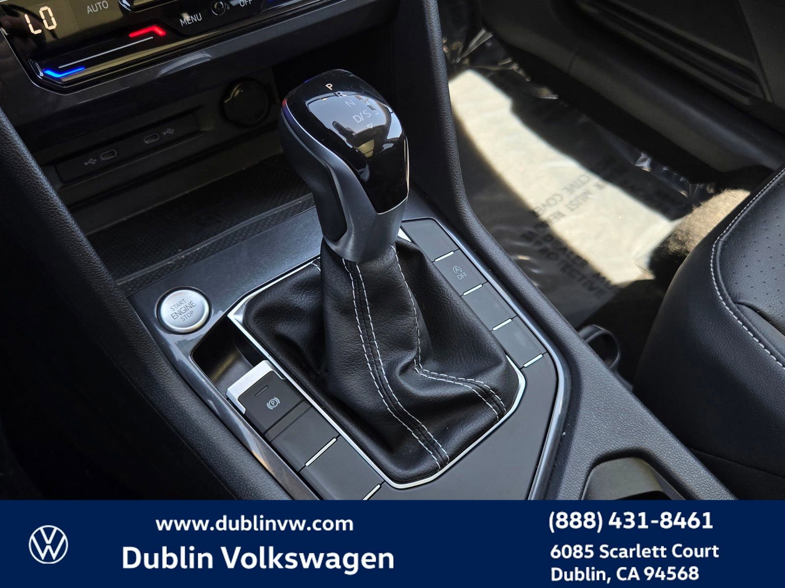 Used 2023 Volkswagen Tiguan SE w/ Panoramic Sunroof Package FWD image 19