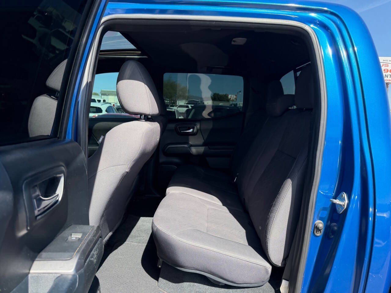 Used 2017 Toyota Tacoma TRD Off-Road w/ Premium & Technology Package AWD/4WD image 20