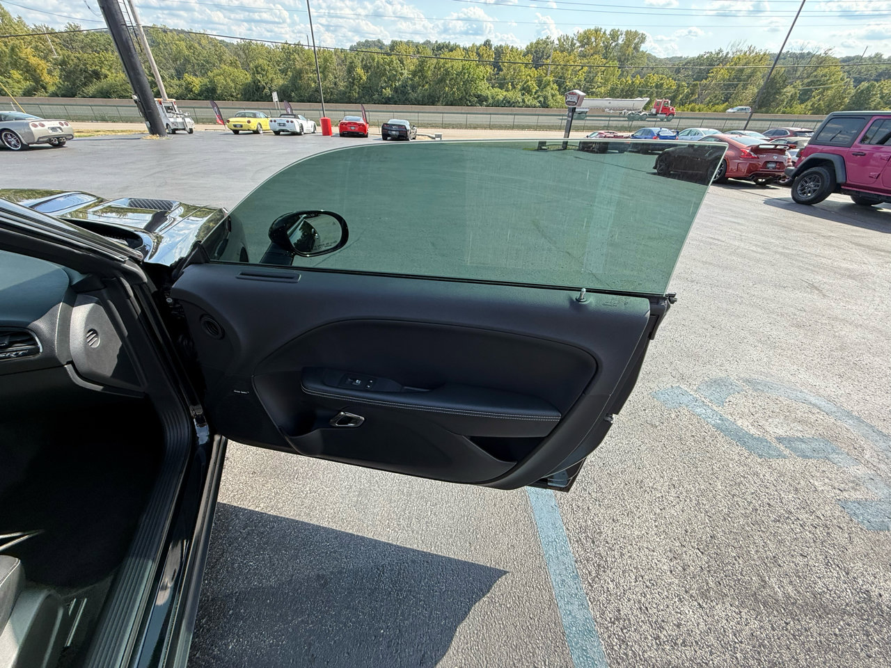 Used 2015 Dodge Challenger SRT Hellcat image 29