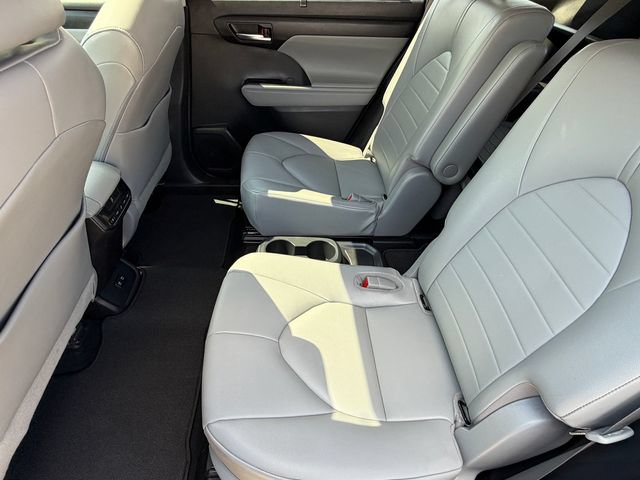 Used 2021 Toyota Highlander XLE FWD image 20
