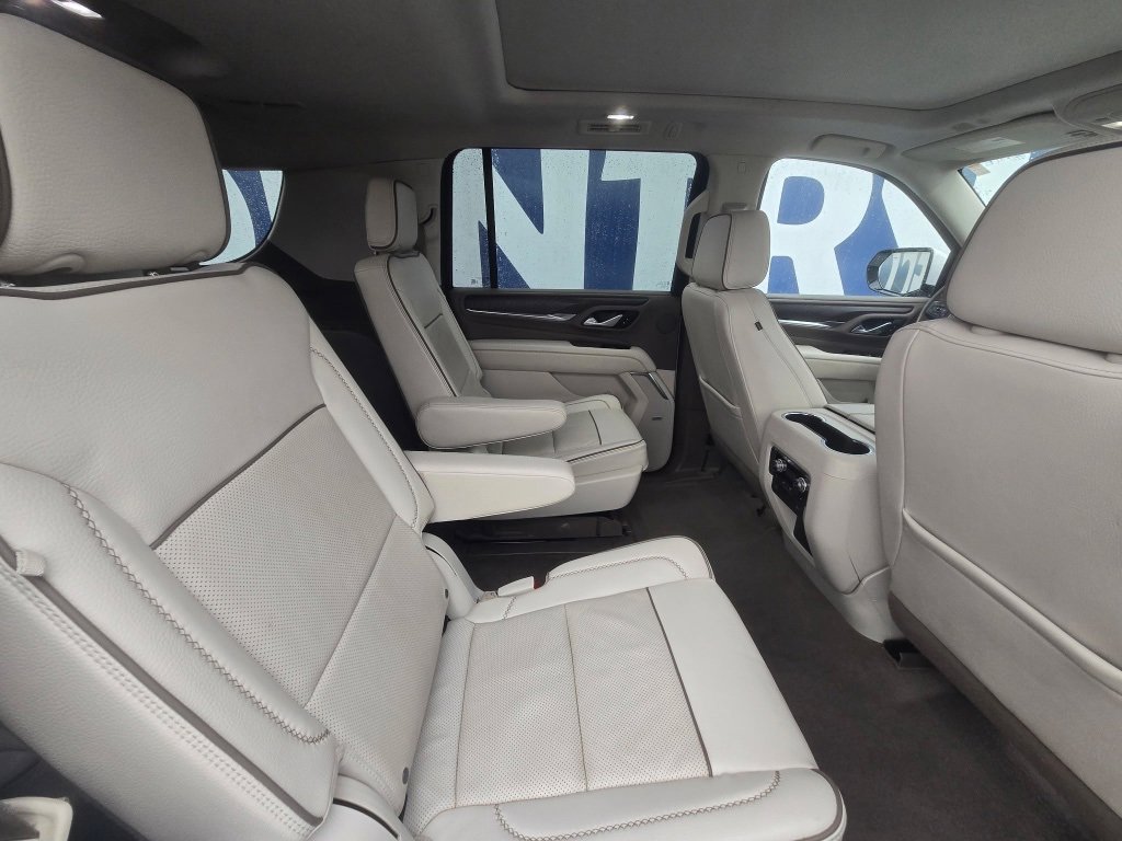 Used 2022 GMC Yukon XL Denali image 30