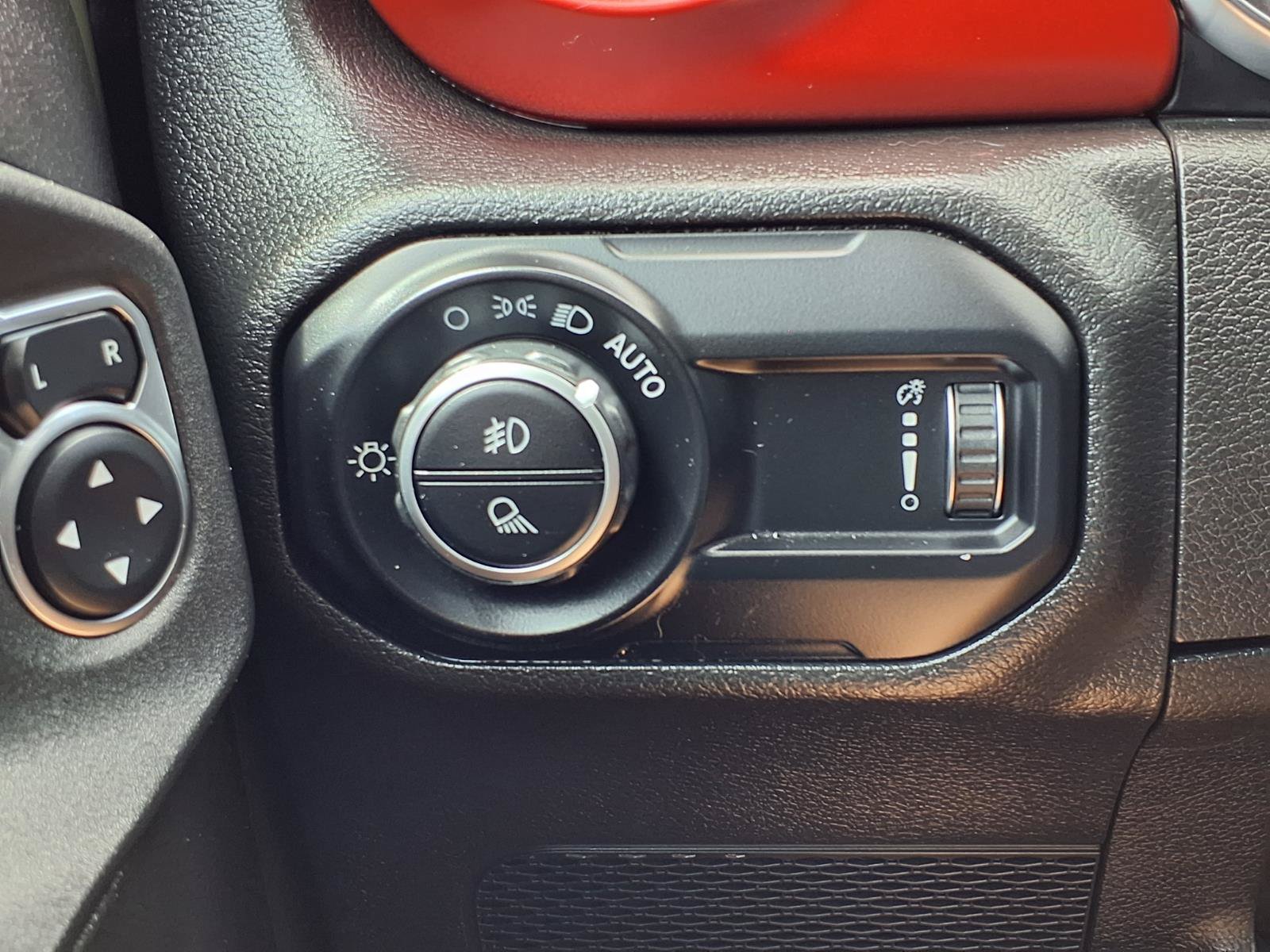 Used 2023 Jeep Gladiator Rubicon AWD/4WD image 11