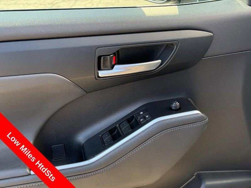 Used 2023 Toyota Highlander XLE AWD/4WD image 19