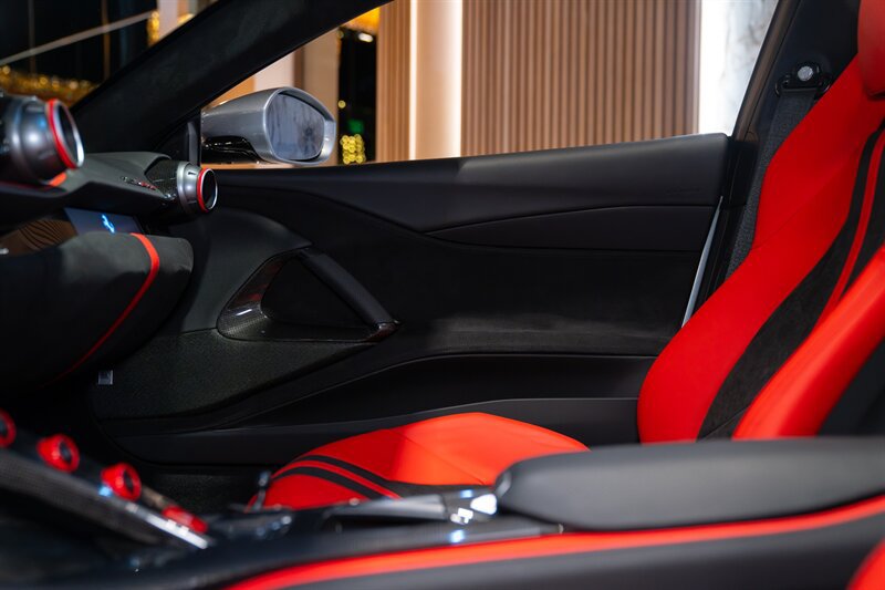 Used 2023 Ferrari 812 GTS RWD image 8