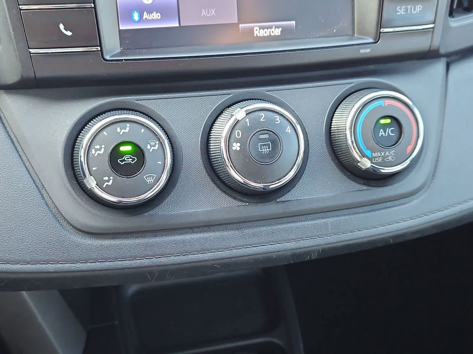Used 2018 Toyota RAV4 LE FWD image 26