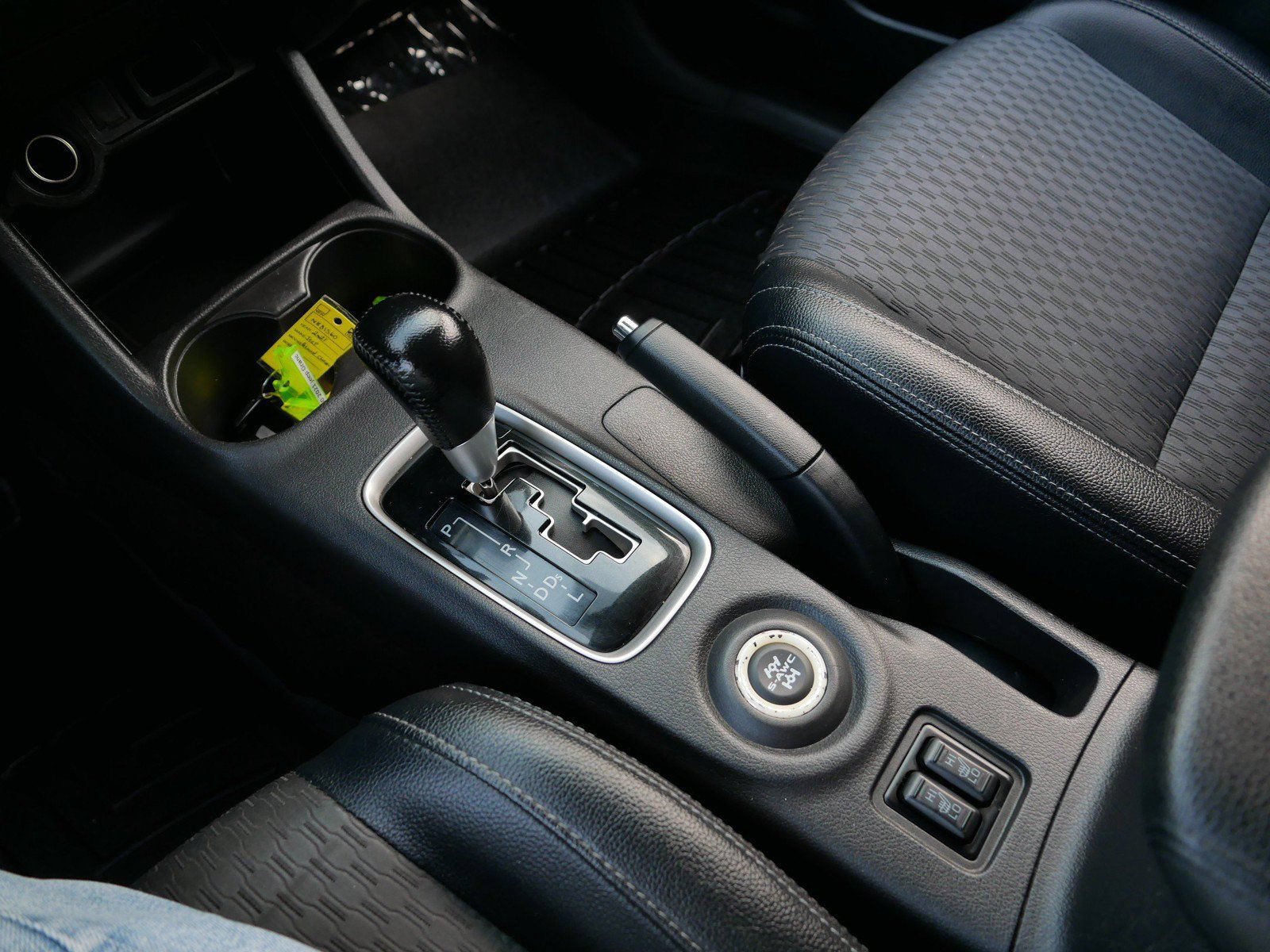Used 2015 Mitsubishi Outlander SE AWD/4WD image 18