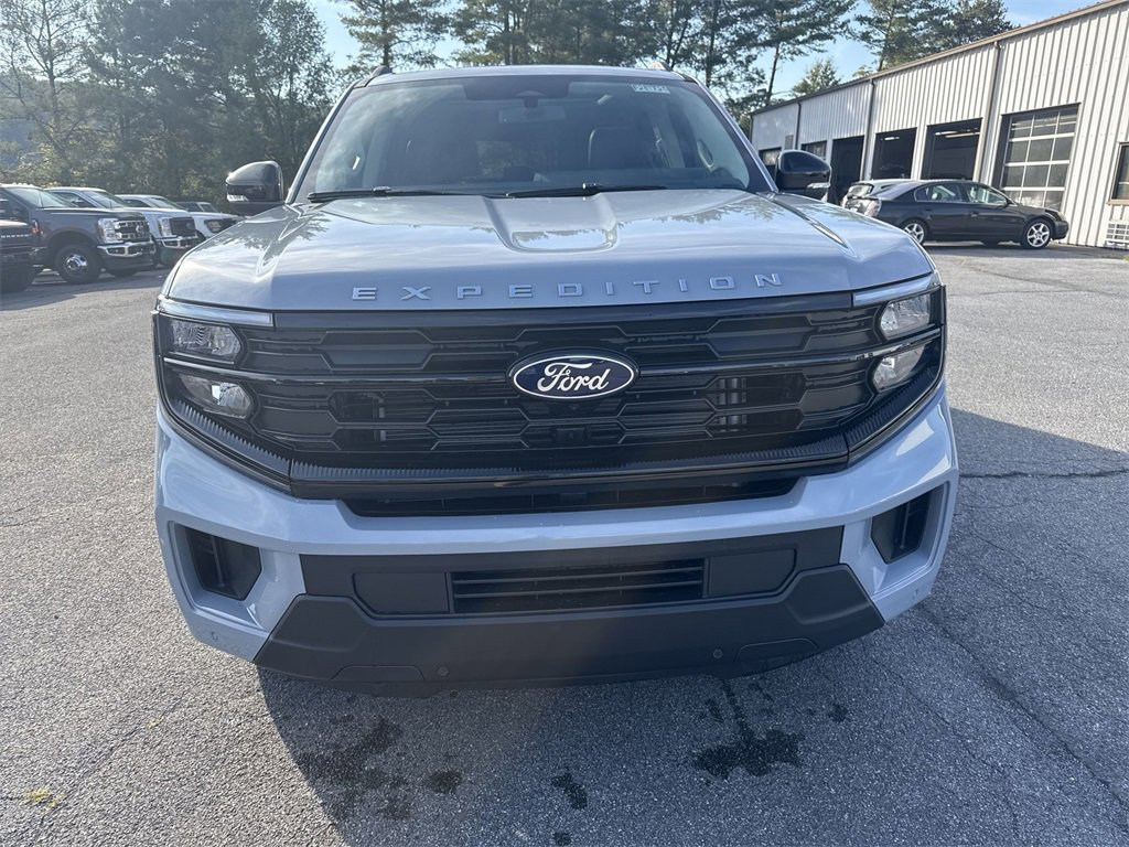 New 2025 Ford Expedition Max Active image 2