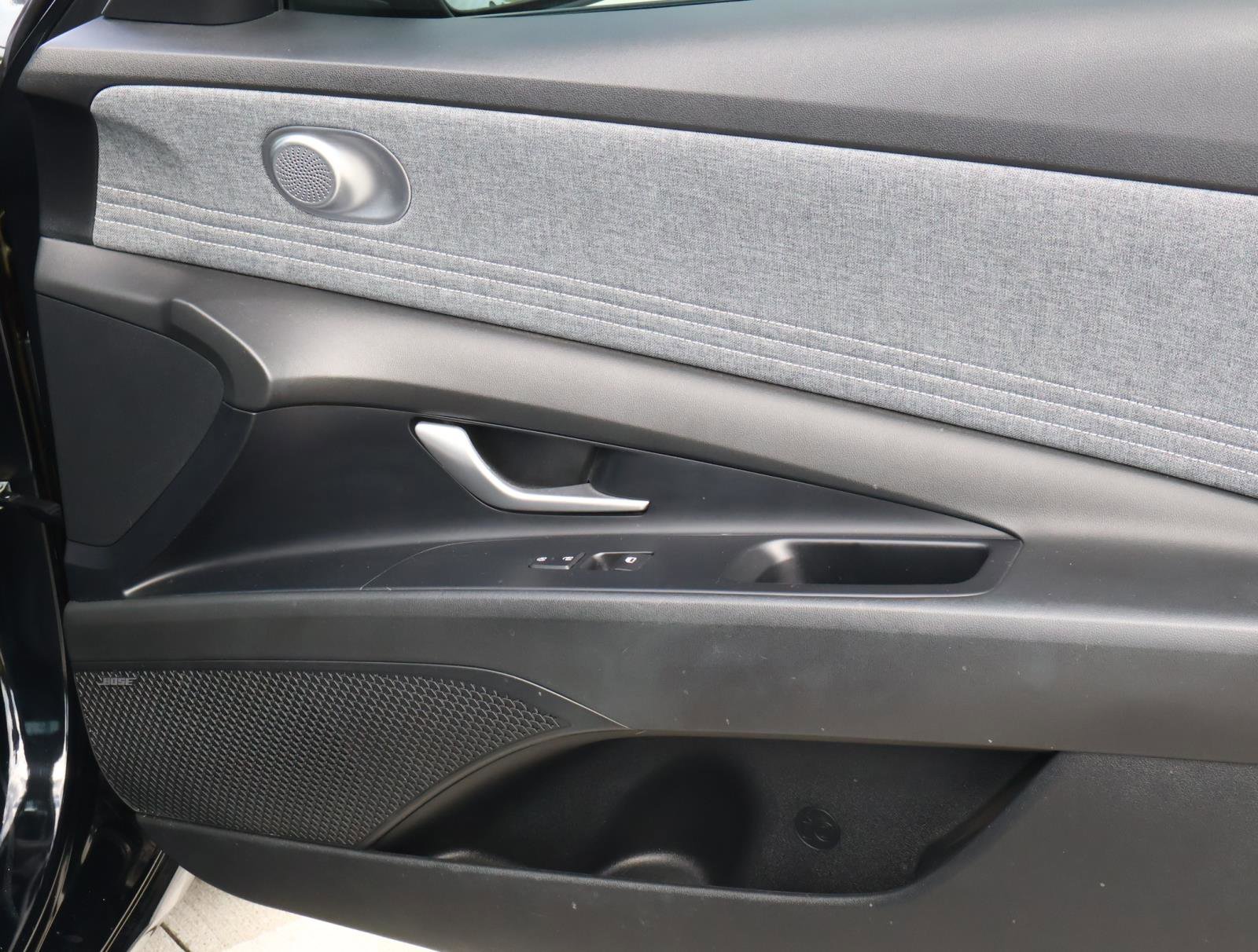 Used 2023 Hyundai Elantra Limited FWD image 11