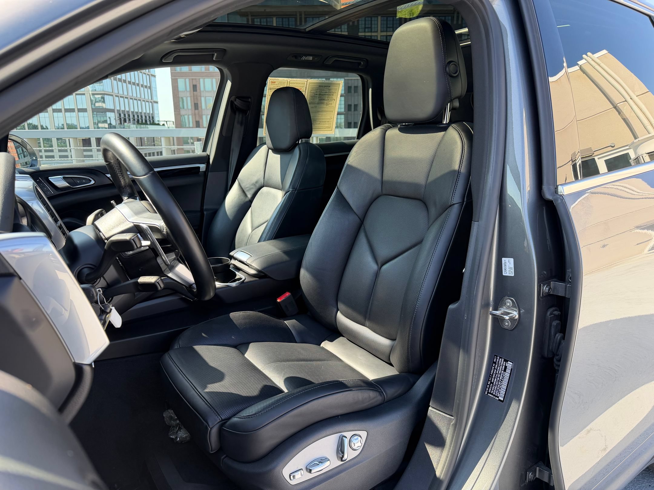 Certified 2018 Porsche Cayenne S Platinum AWD/4WD image 5