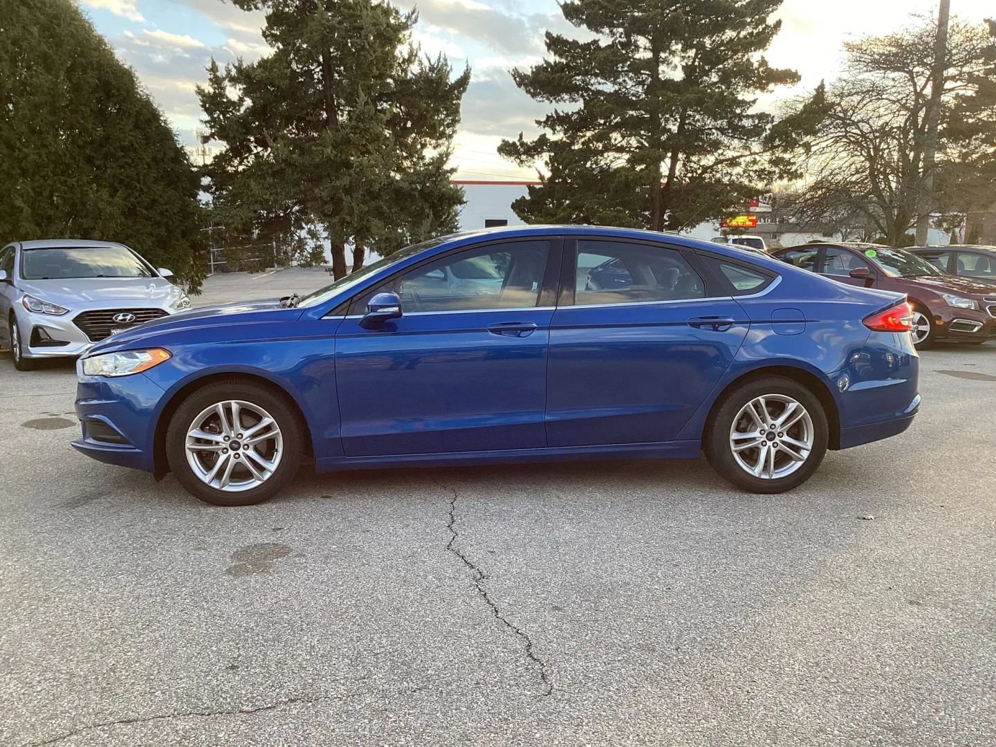 Used 2018 Ford Fusion SE FWD image 6