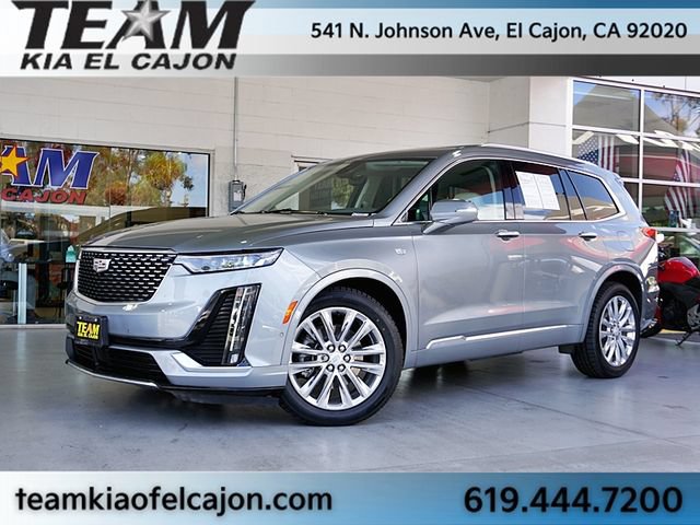 Used 2023 Cadillac XT6 Premium Luxury w/ Technology Package FWD image 2