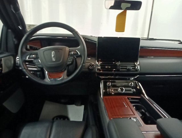Used 2024 Lincoln Navigator L Reserve w/ Equipment Group 201A image 5