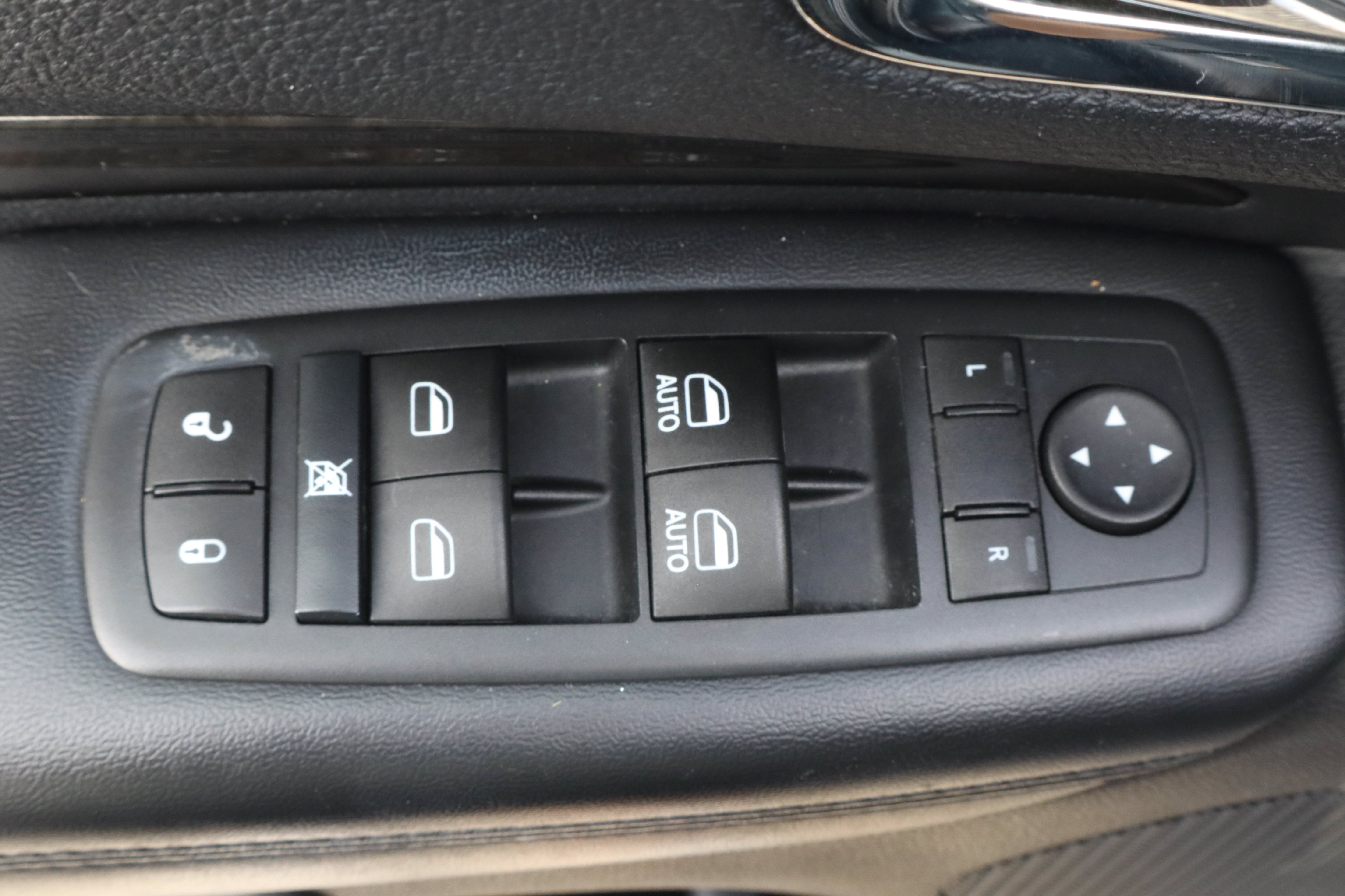 Used 2016 Dodge Durango Limited w/ Nav & Power Liftgate Group AWD/4WD image 15