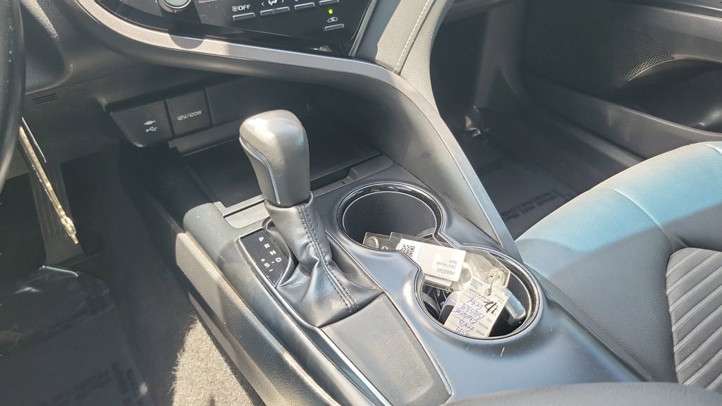 Used 2019 Toyota Camry SE FWD image 14