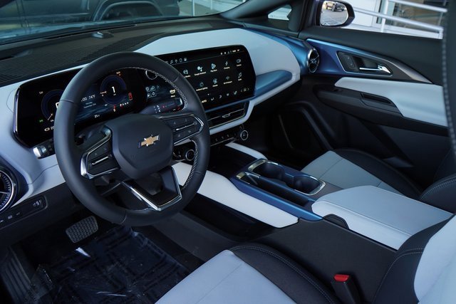 New 2025 Chevrolet Equinox EV LT image 21