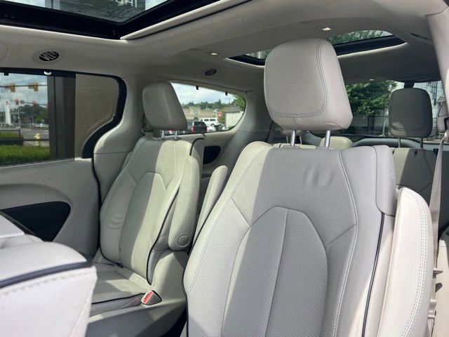 Used 2020 Chrysler Pacifica Limited w/ Advanced Safetytec Group FWD image 9