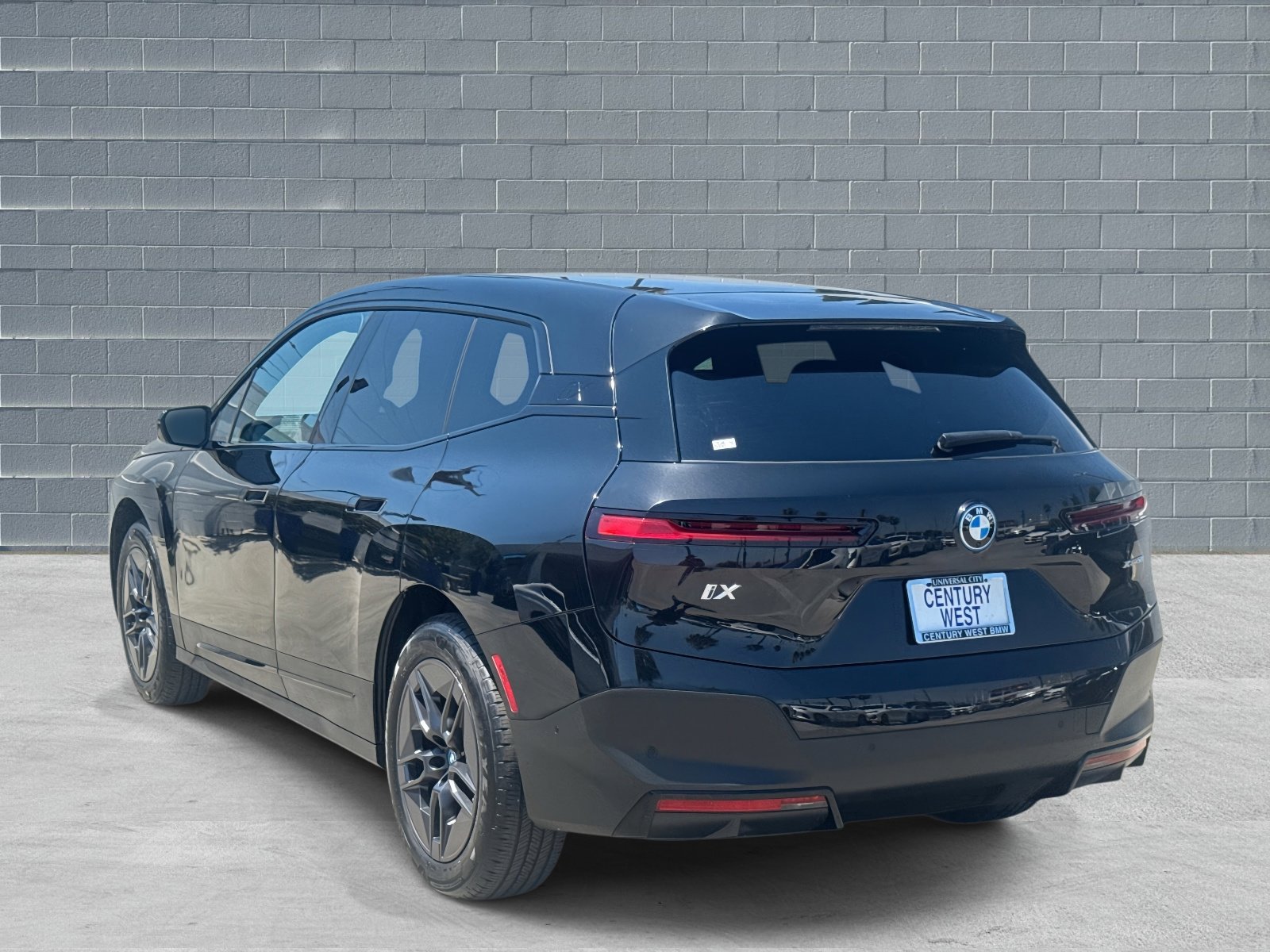 Used 2025 BMW iX xDrive50 w/ Convenience Package image 5