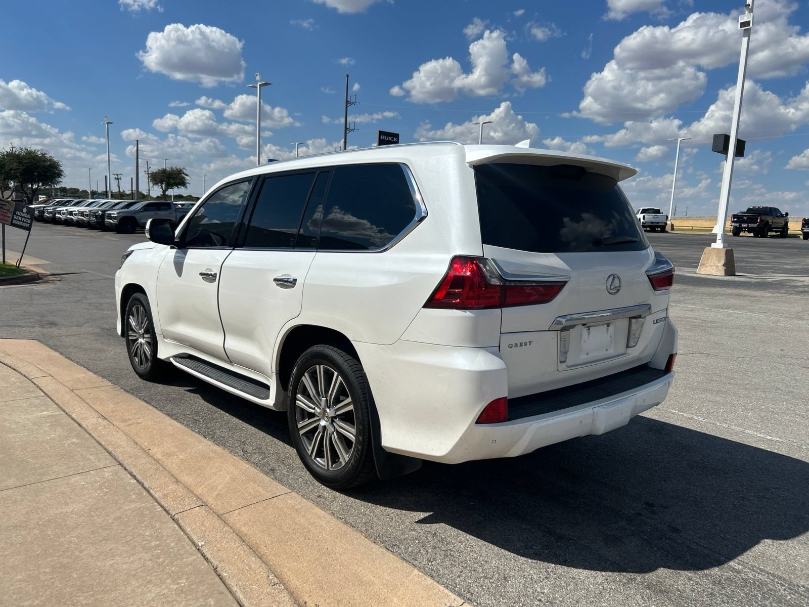 Used 2017 Lexus LX 570 4WD w/ Luxury Package image 7