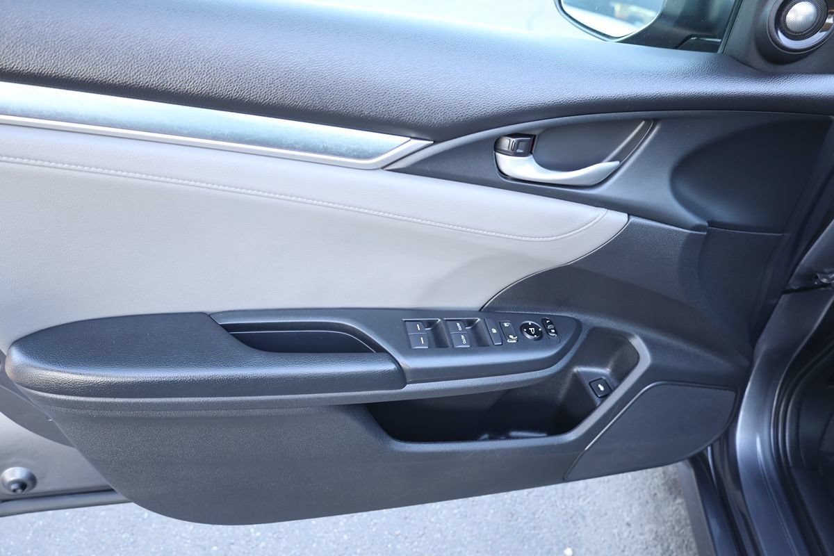 Used 2016 Honda Civic Touring image 9