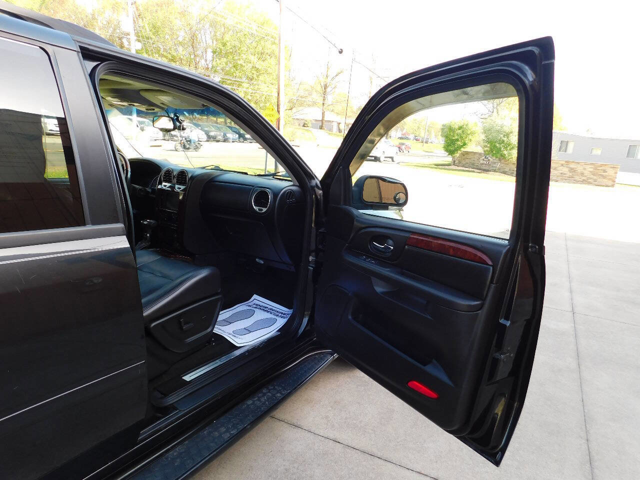 Used 2009 GMC Envoy Denali w/ Sun And 6-Disc Cd Package image 20