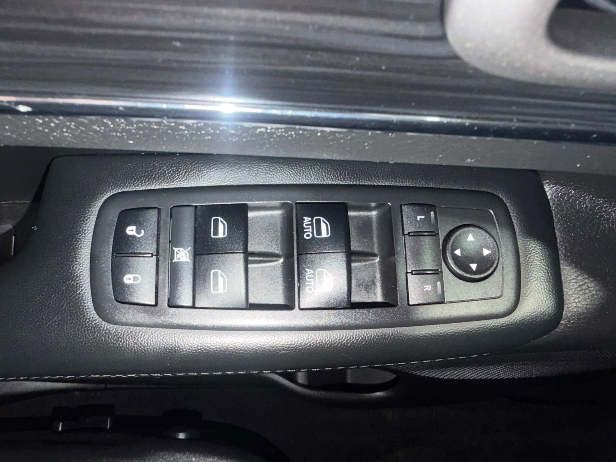 Used 2019 Jeep Grand Cherokee Limited image 22