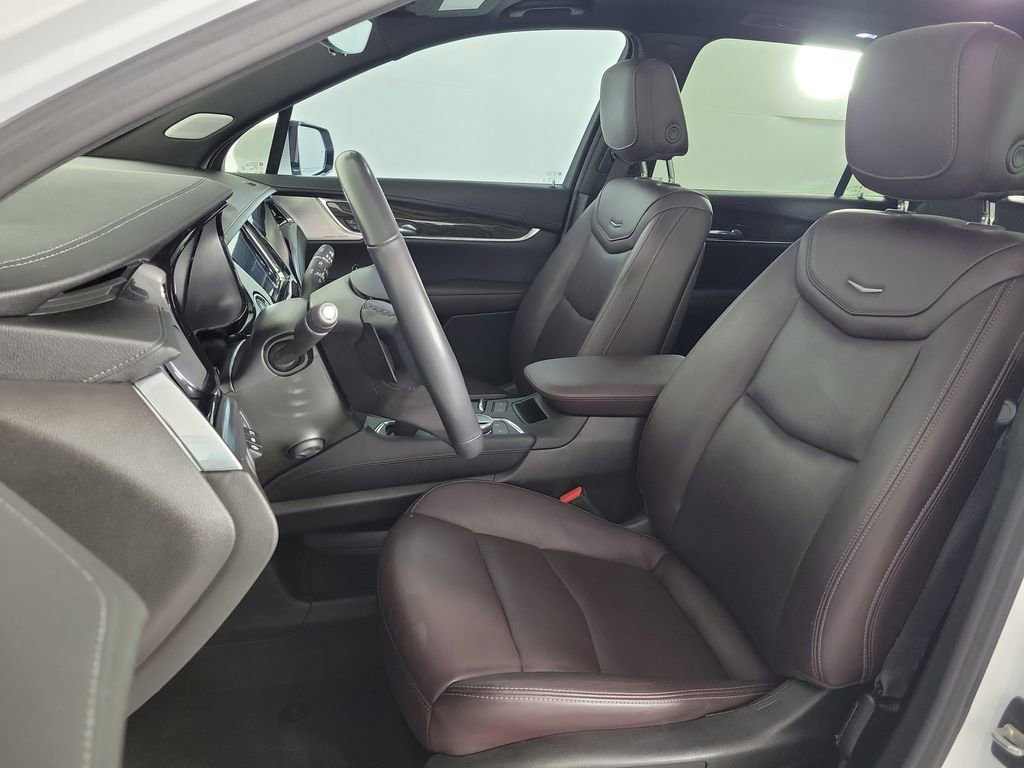 Used 2024 Cadillac XT6 Premium Luxury w/ Technology Package FWD image 17