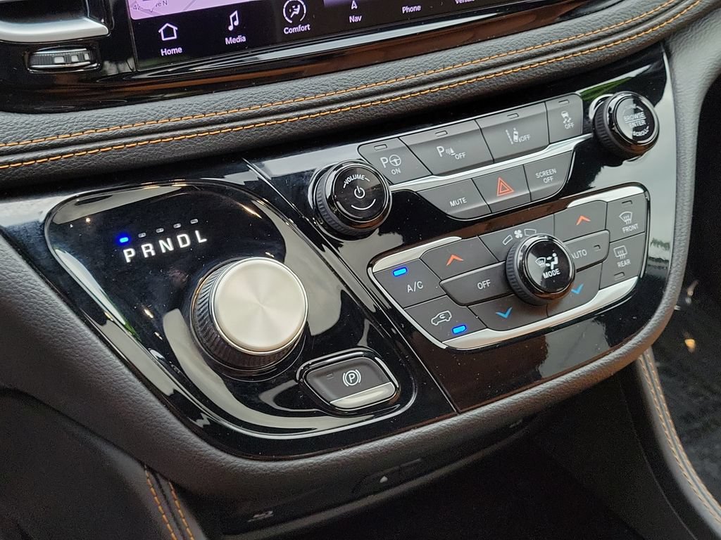 Used 2021 Chrysler Pacifica Pinnacle FWD image 28