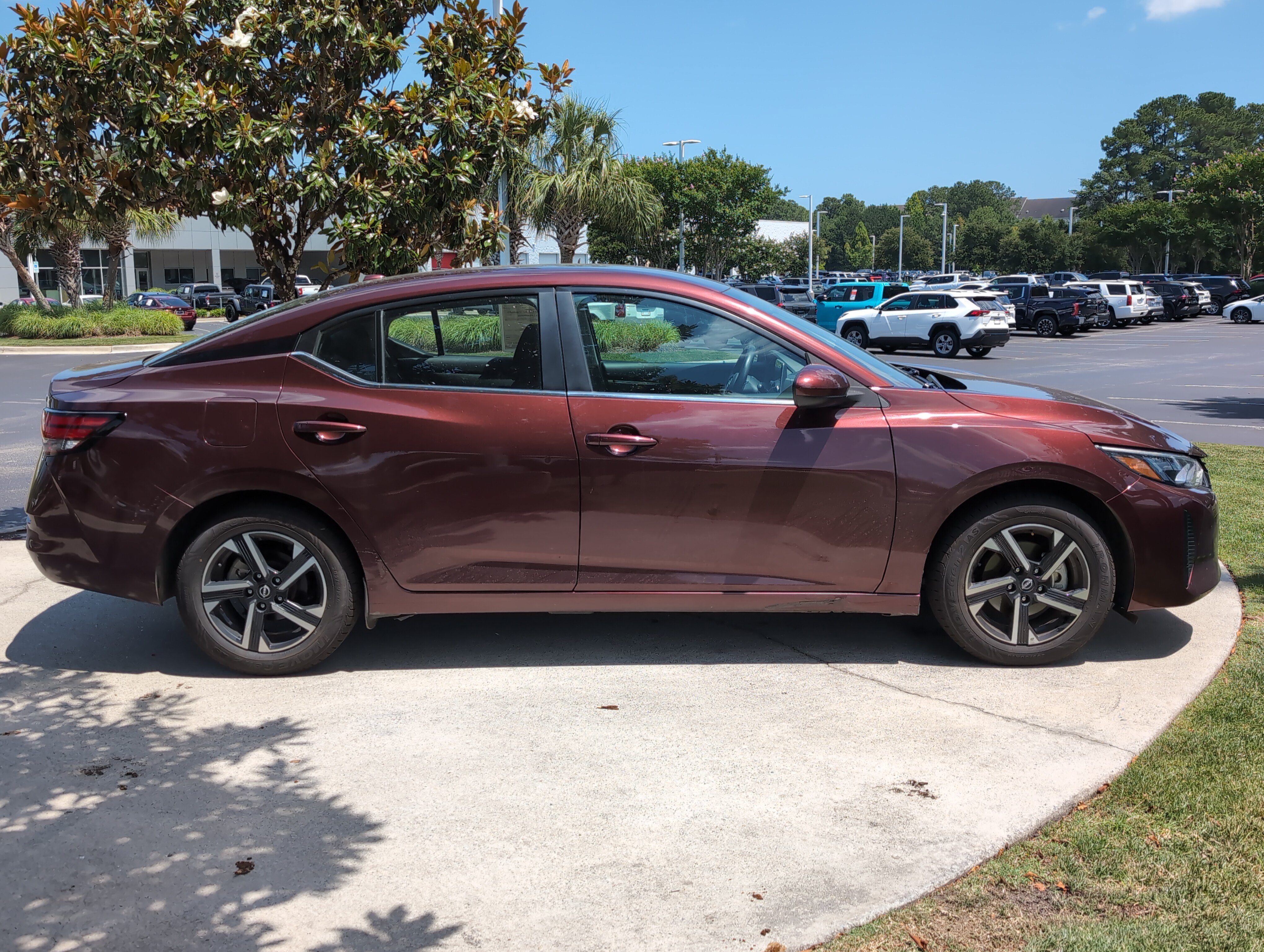 Used 2024 Nissan Sentra SV FWD image 11