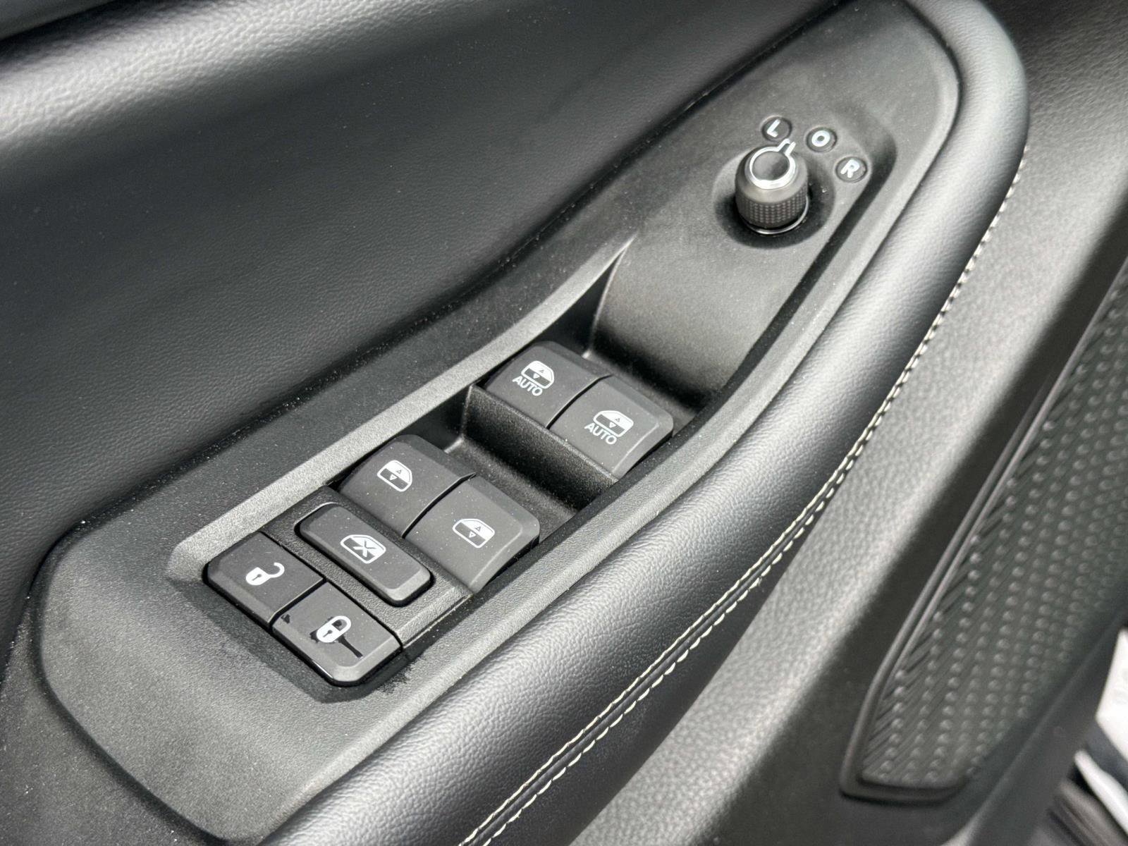 Used 2024 Jeep Grand Cherokee L Laredo image 16