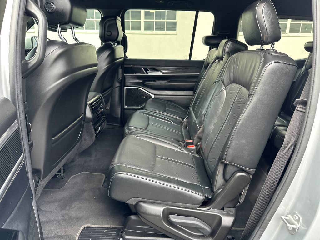 Used 2022 Jeep Wagoneer Series II AWD/4WD image 15