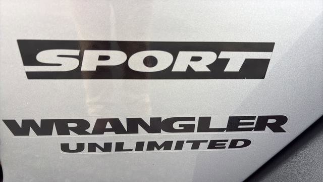 Used 2013 Jeep Wrangler Unlimited Sport image 11