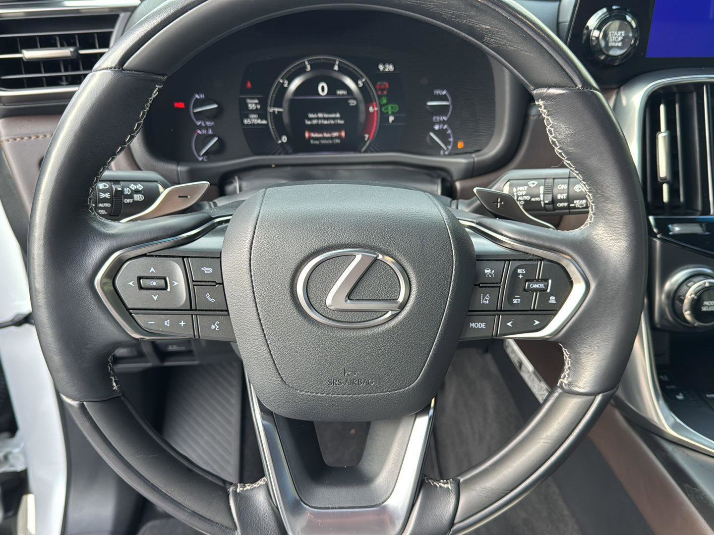 Used 2023 Lexus LX 600 4WD w/ Luxury Package image 18