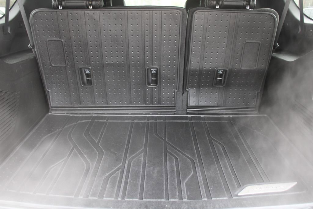 Used 2023 Chevrolet Suburban High Country image 10