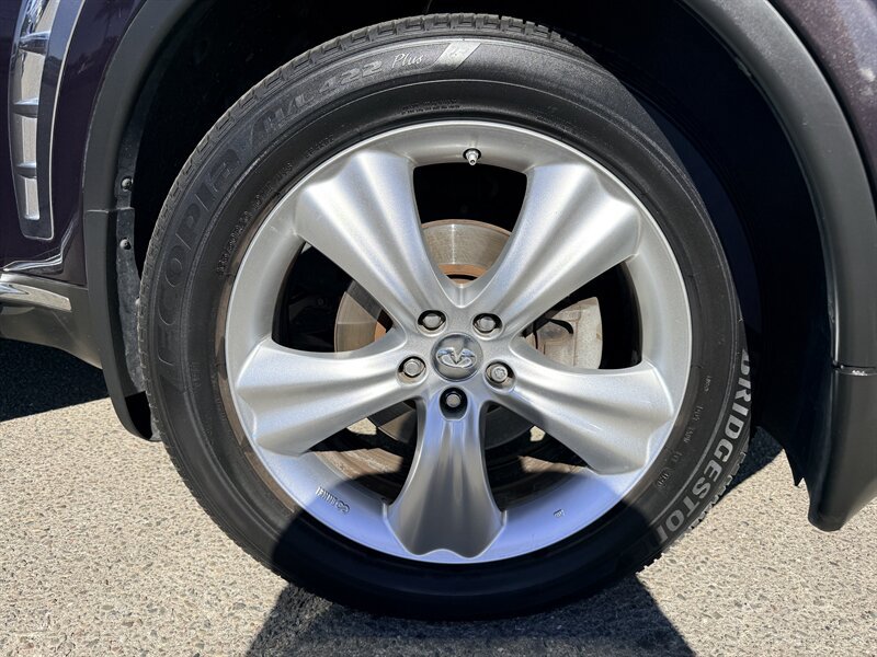 Used 2011 INFINITI FX35 AWD w/ Premium Pkg image 33