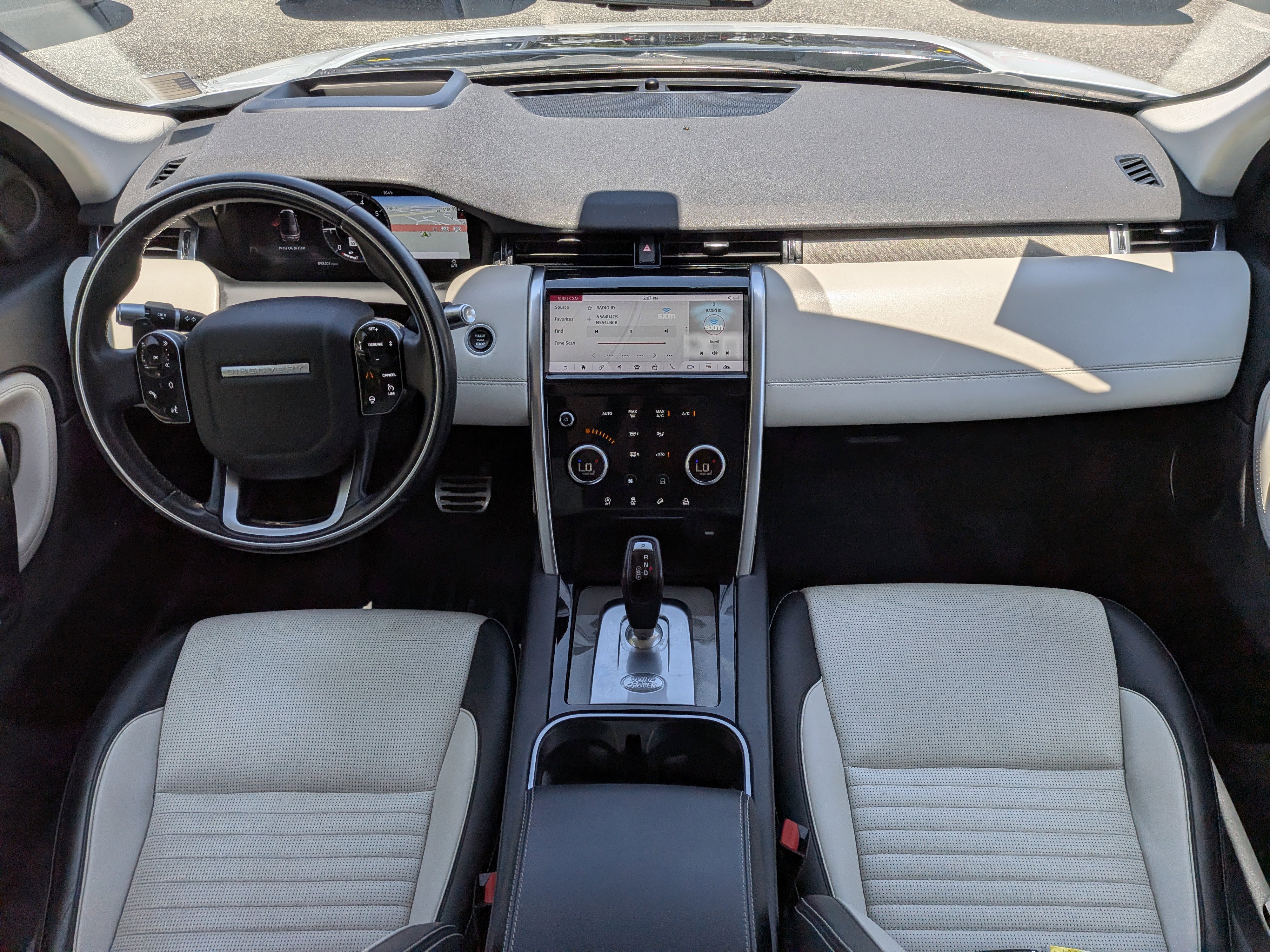 Used 2020 Land Rover Discovery Sport SE R-Dynamic AWD/4WD image 14