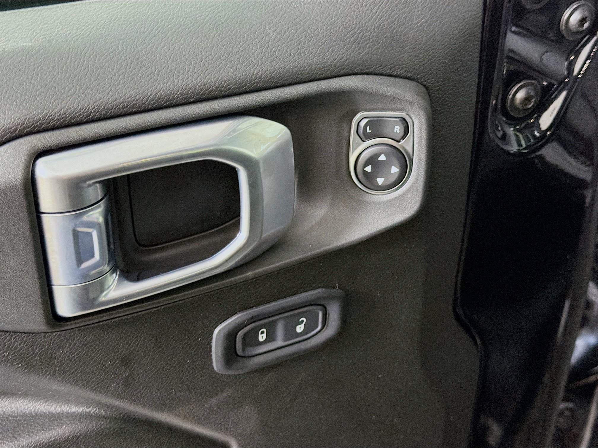 Used 2023 Jeep Wrangler Unlimited w/ Sun & Screen Package AWD/4WD image 15