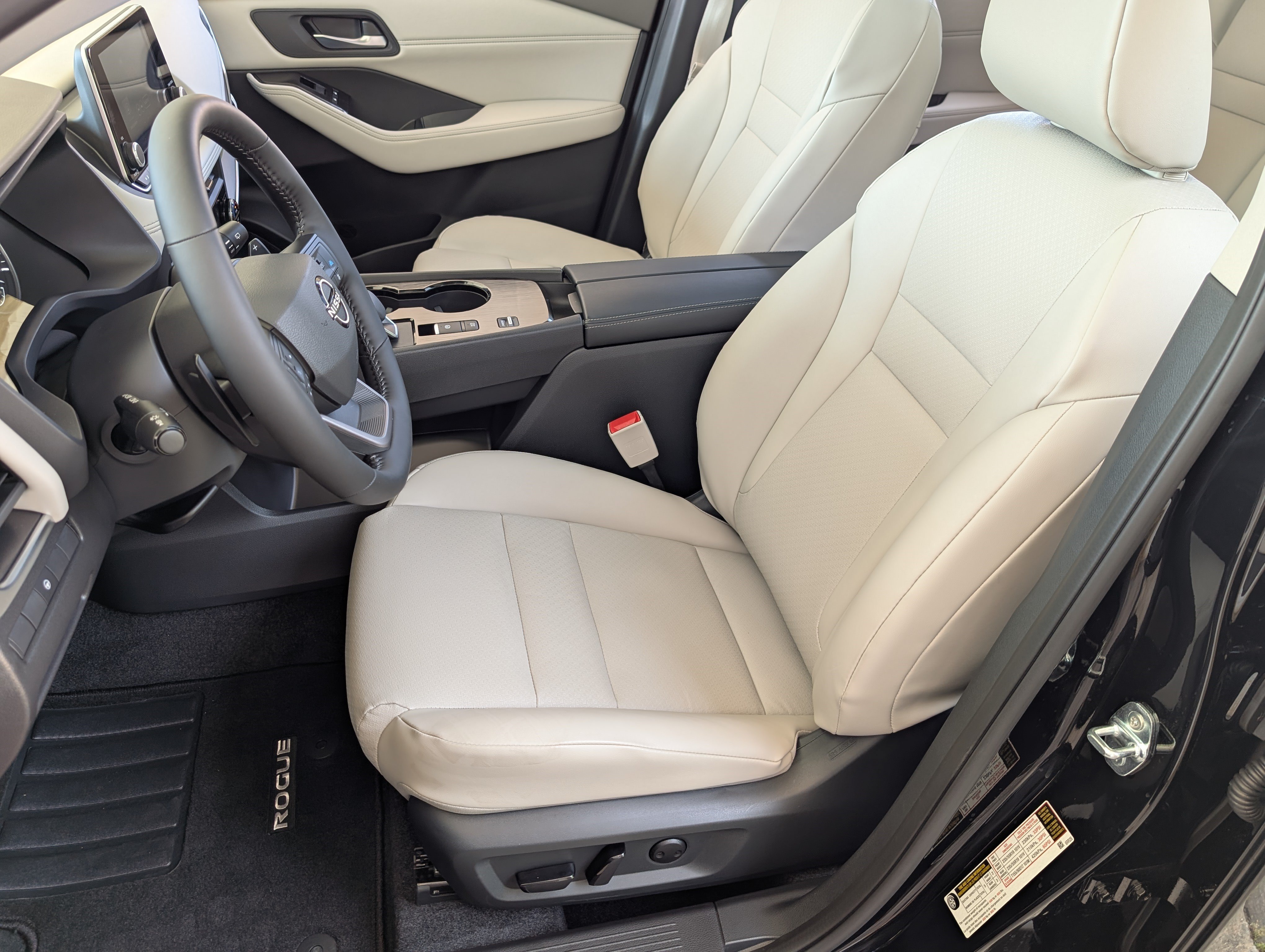 Used 2026 Nissan Rogue Dark Armor FWD image 17