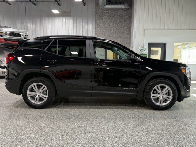 Certified 2024 GMC Terrain SLE w/ Driver Convenience Package FWD image 5