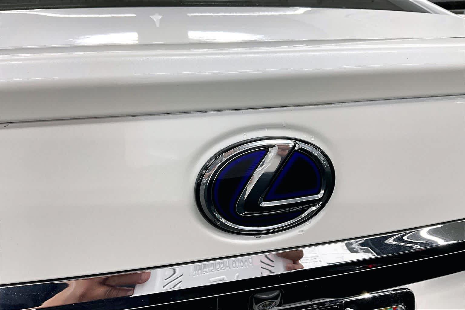 Used 2019 Lexus ES 300h w/ Premium Package FWD image 30