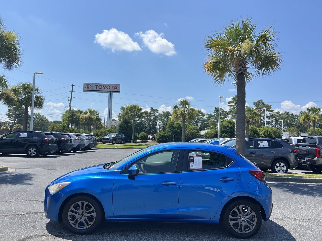 Used 2020 Toyota Yaris LE FWD image 7
